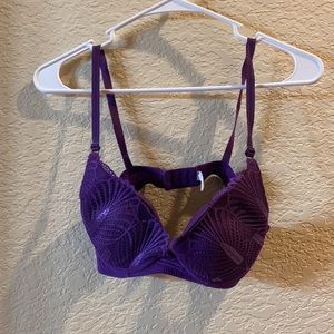 A bra in the brand gaiyi